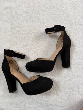 ID Required :Black Ankle-Strap Platform Block Heels - Women's